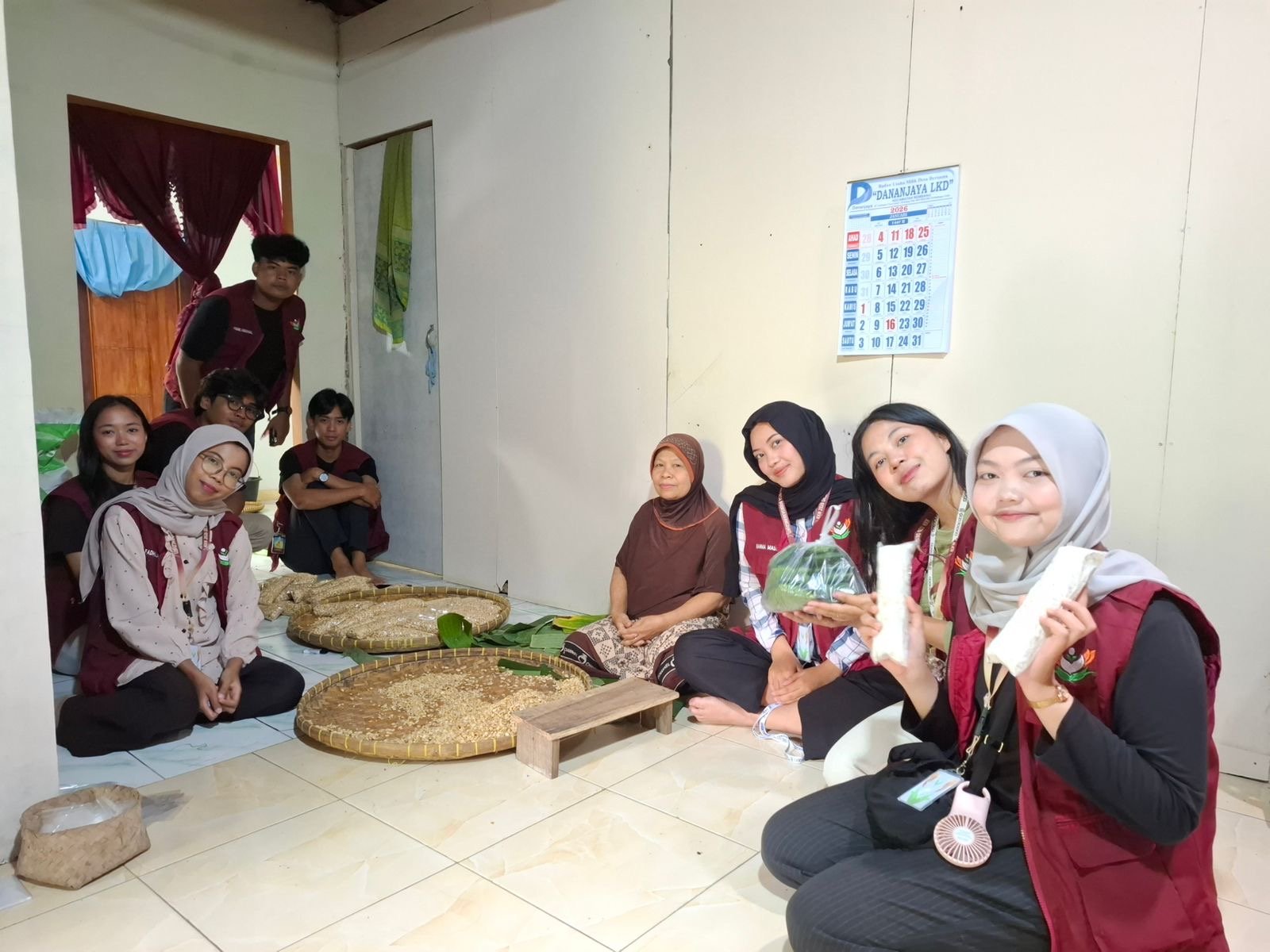 Pendampingan Pembuatan Konten dan Video Pemasaran UMKM Tempe Bu Tarwen Desa Bodaskarangjati