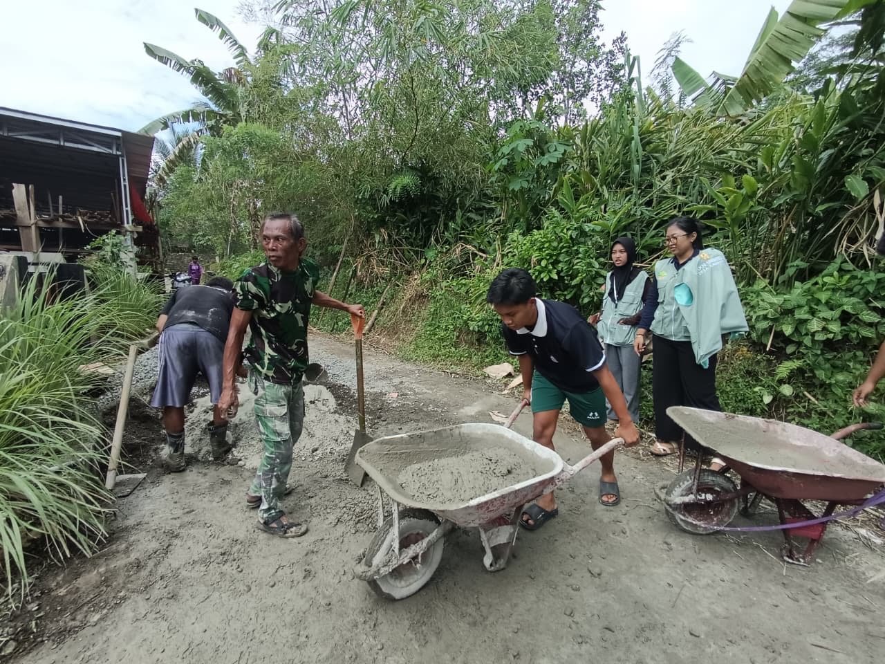 Sosialisasi Pembuatan qris dan Kerja bakti