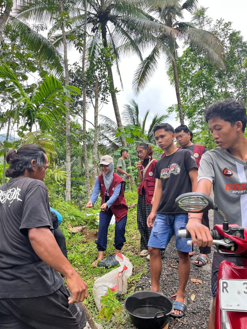 Pembuatan reflektor jalan