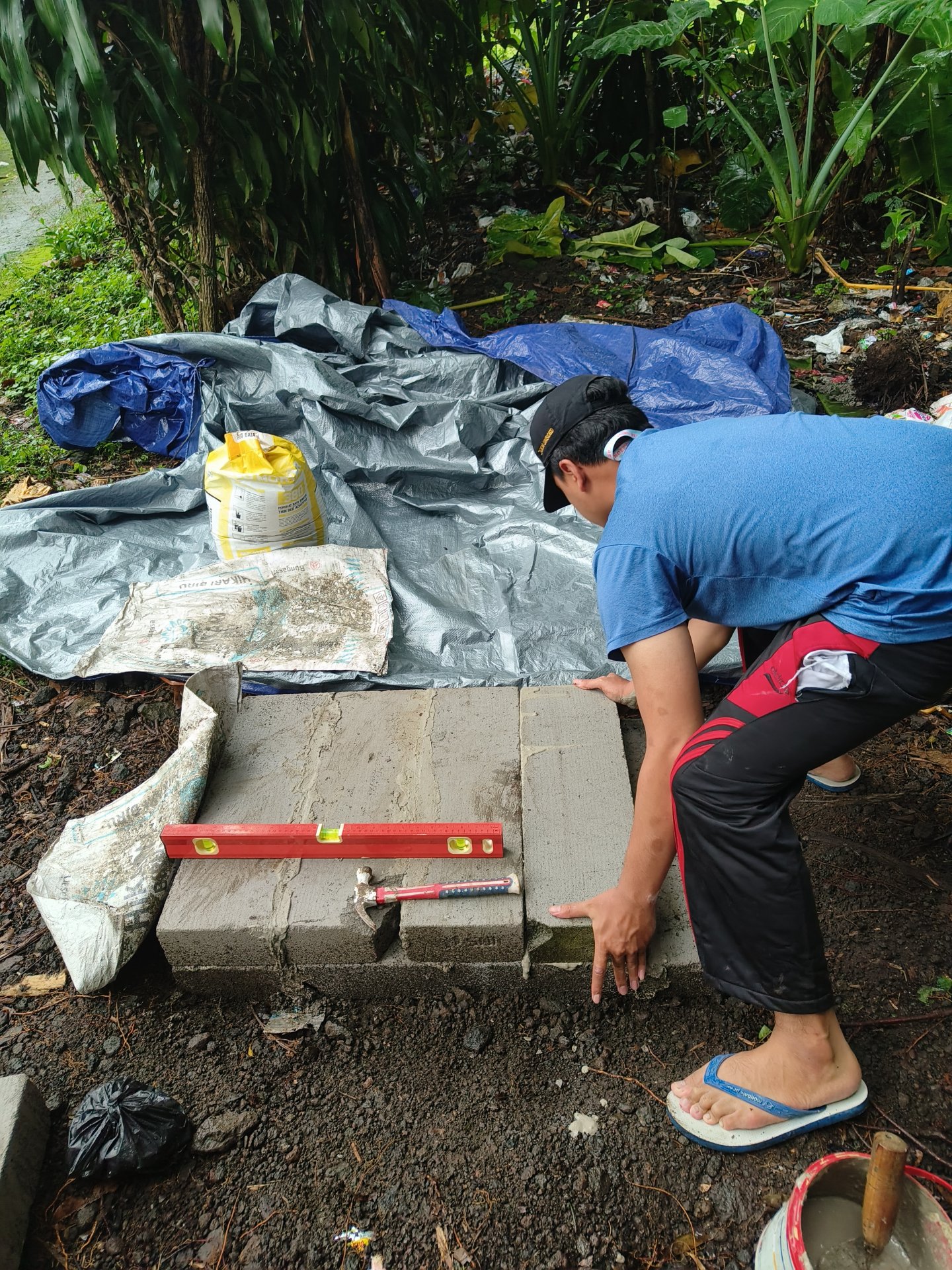 Hari ke 26 KKN Sikasur (pembuatan Incinerator sampah)