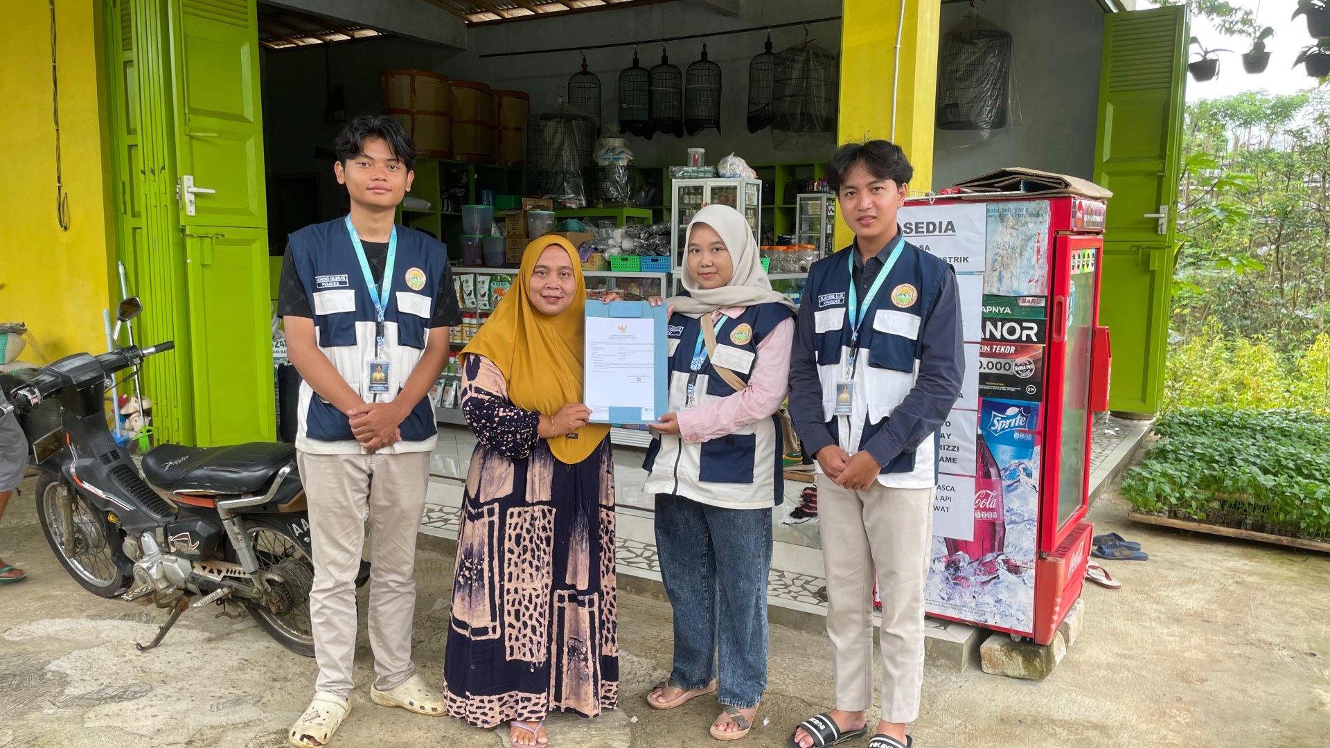 Mendukung Legalitas Usaha melalui Penyerahan Sertifikat NIB kepada Pelaku UMKM Desa Tirip