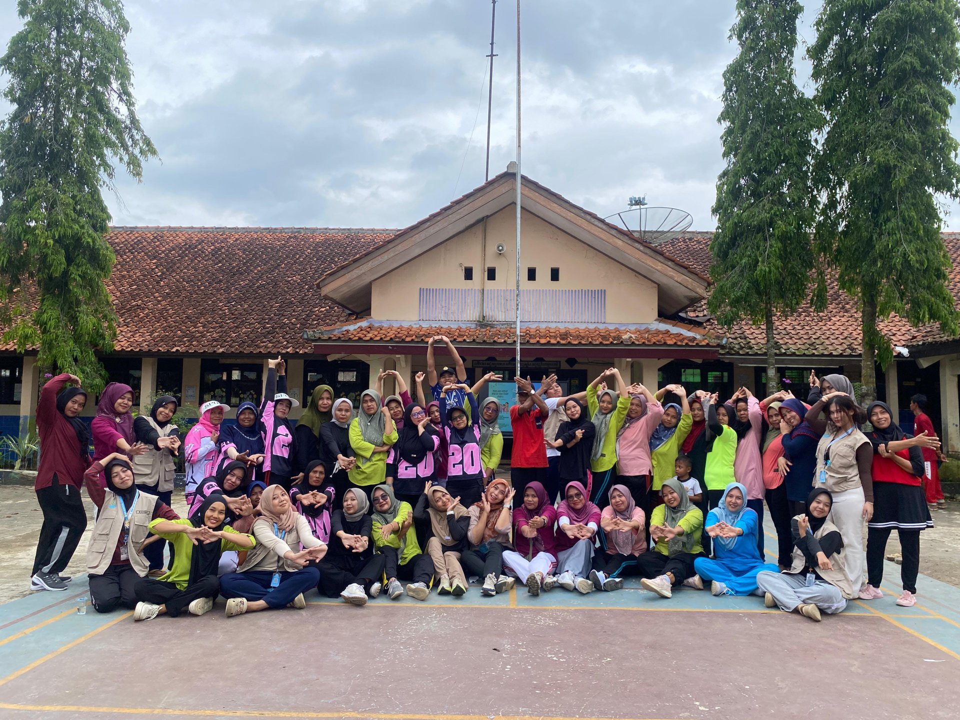 Senam sehat, penyuluhan DBD, dan pemeriksaan kesehatan gratis