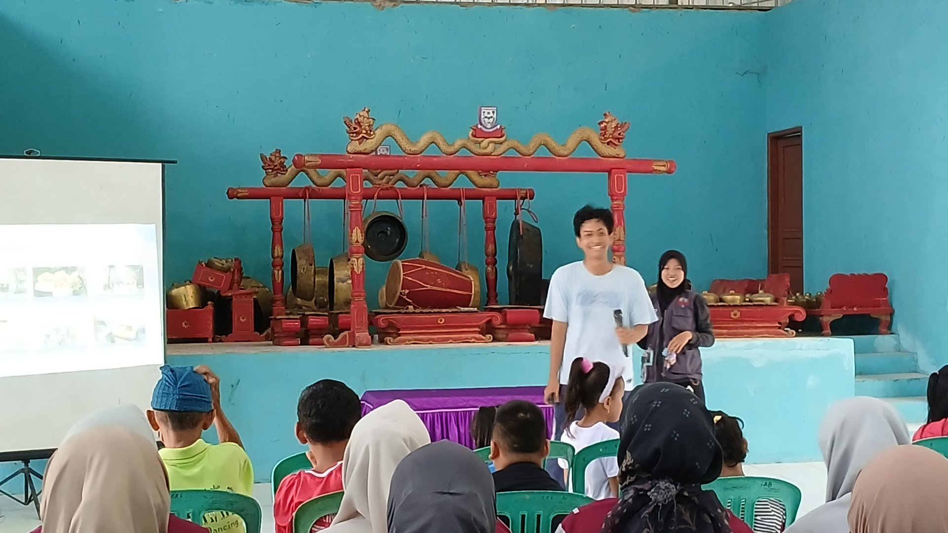 SOSIALISASI PHBS (PERILAKU HIDUP BERSIH DAN SEHAT) WARGA DESA KARANGBAWANG