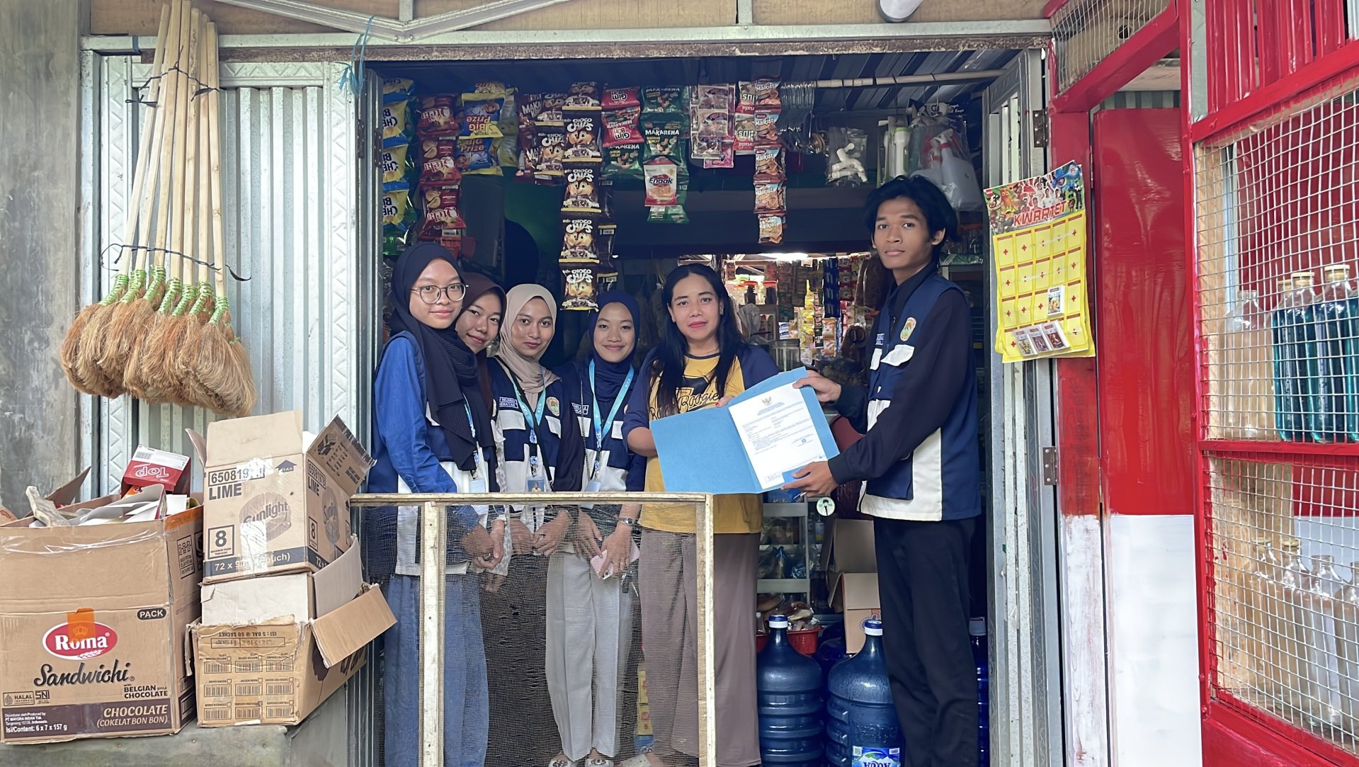 Pembagian Sertifikat Nomor Induk Berusaha (NIB) Kepada Pelaku UMKM di Desa Tirip