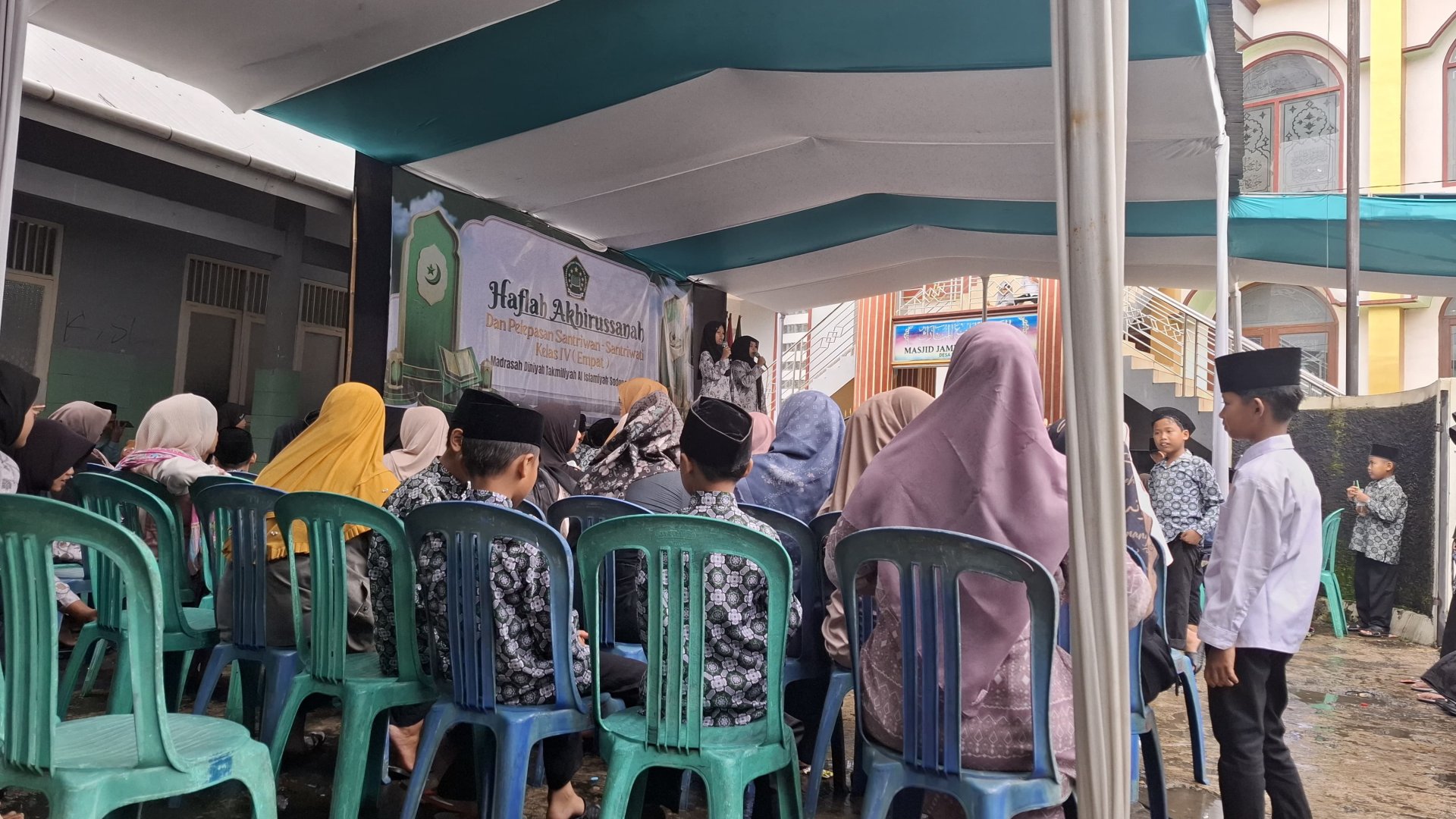KKN hari ke-26 Pelepasan santriwan-santriwati Madrasah Diniyah Takmiliyah Al Islamiyah Sodong Basari