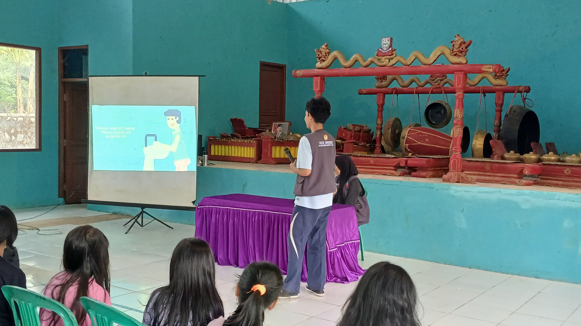 SOSIALISASI PENCEGAHAN DAN PENANGANAN TBC WARGA DESA KARANGBAWANG