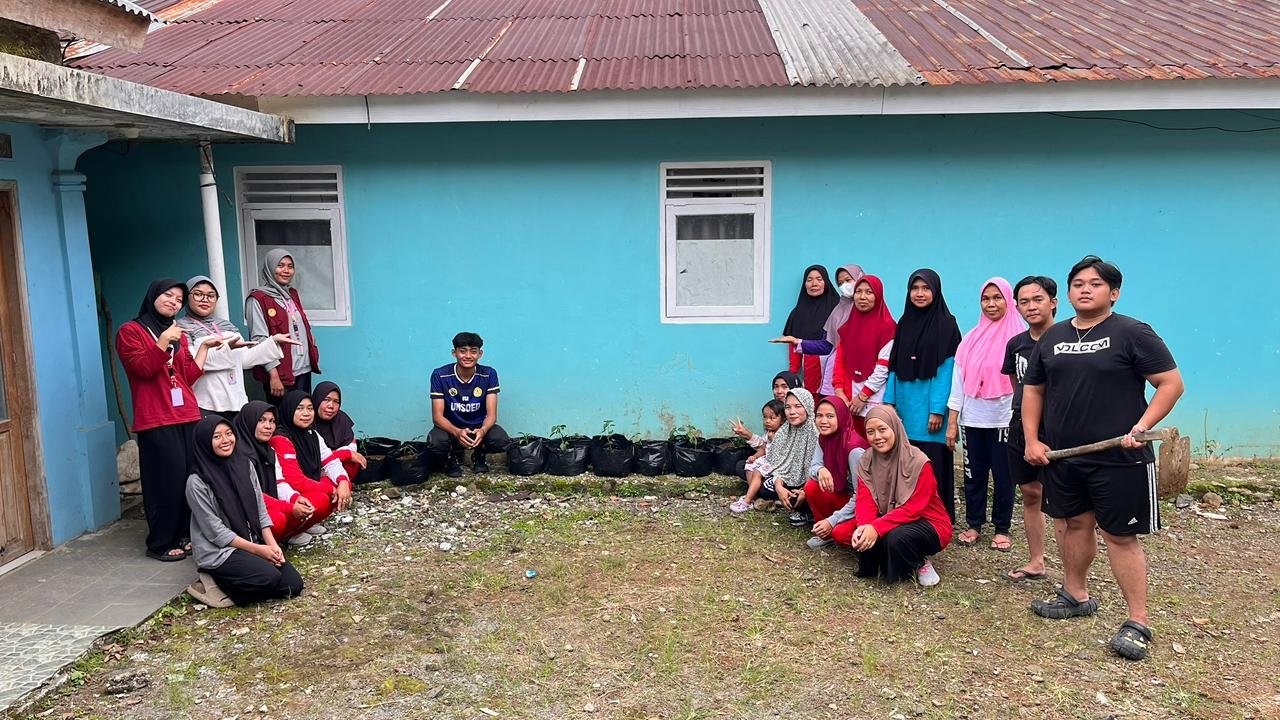 Intensifikasi Pekarangan dengan Penanaman Tanaman Cabai di Planter Bag