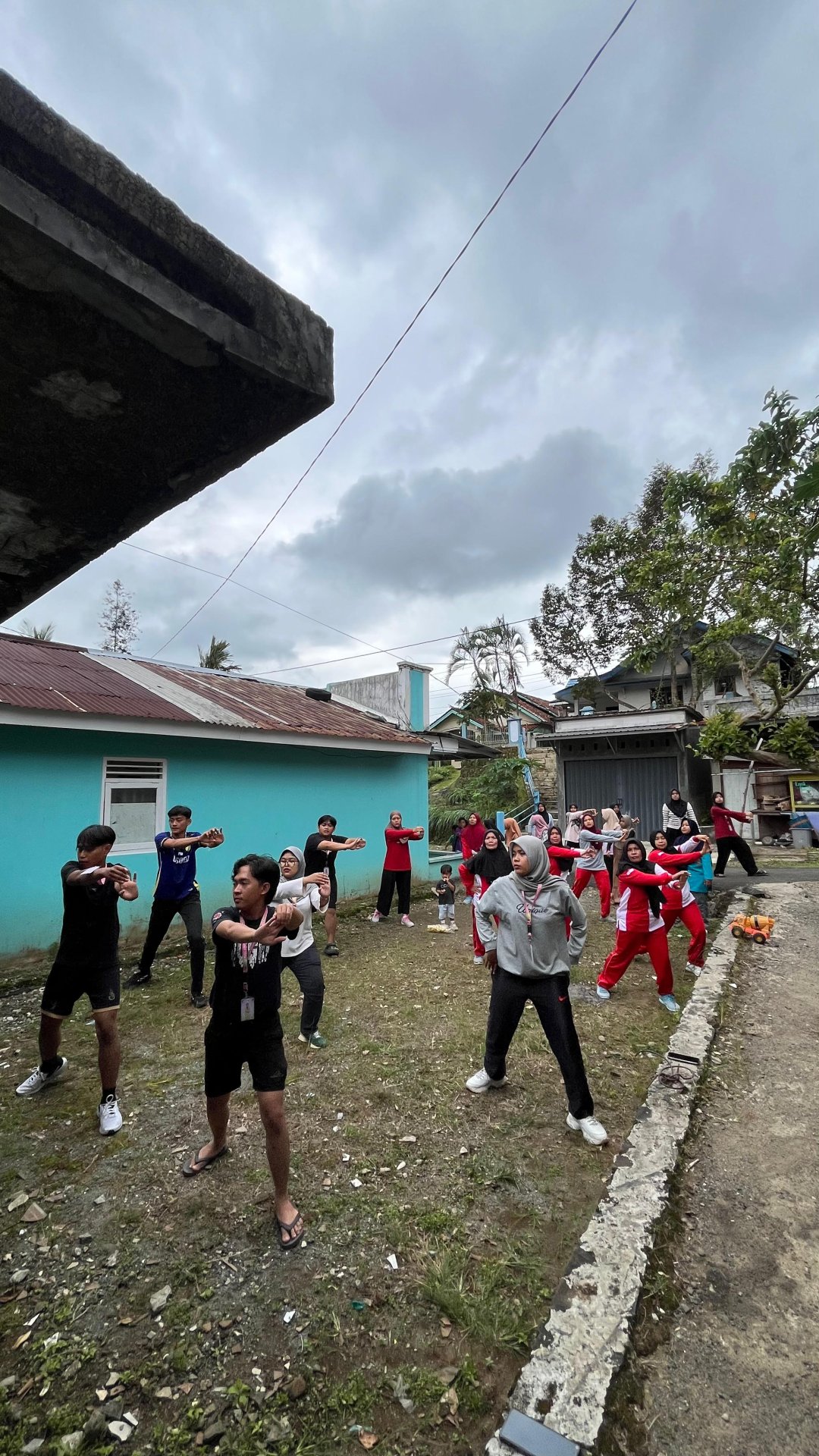 Kegiatan Senam Pagi Bersama Ibu-Ibu