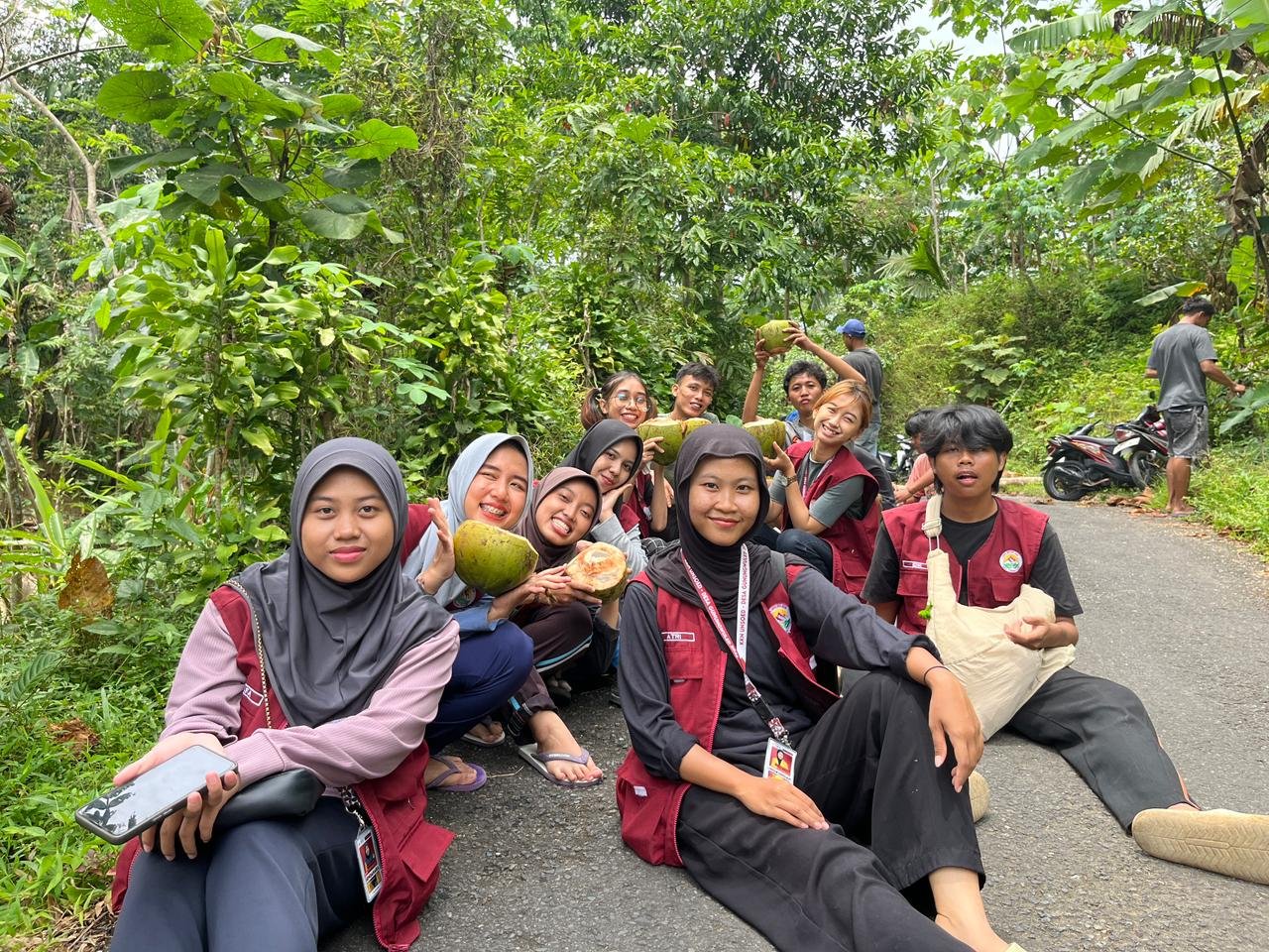 Pembuatan reflektor jalan