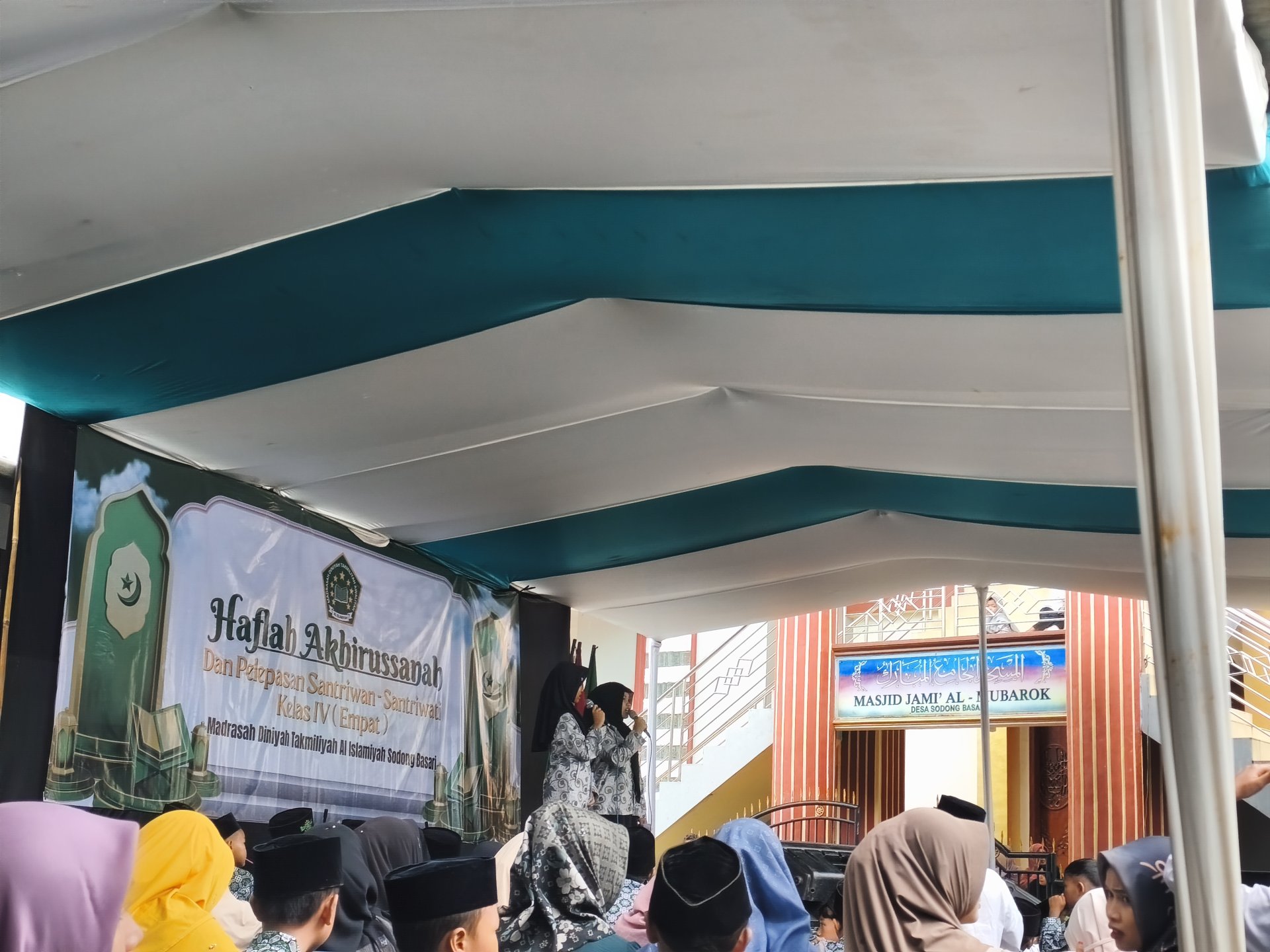 Mengikuti Haflah Akhirussanah Santri Sodong Basari