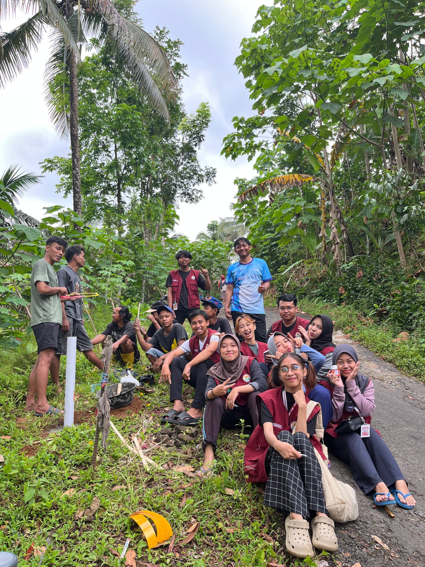 Pemasangan Reflektor Jalan