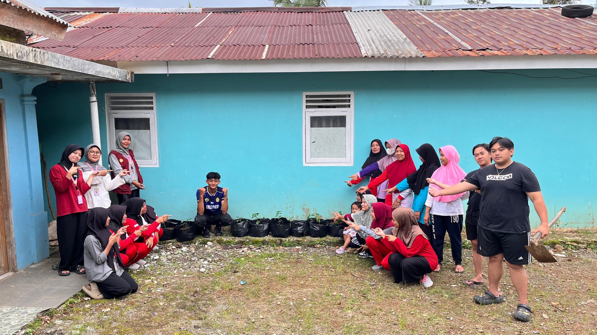 Intensifikasi Pekarangan dengan Penanaman Tanaman Cabai di Planter Bag