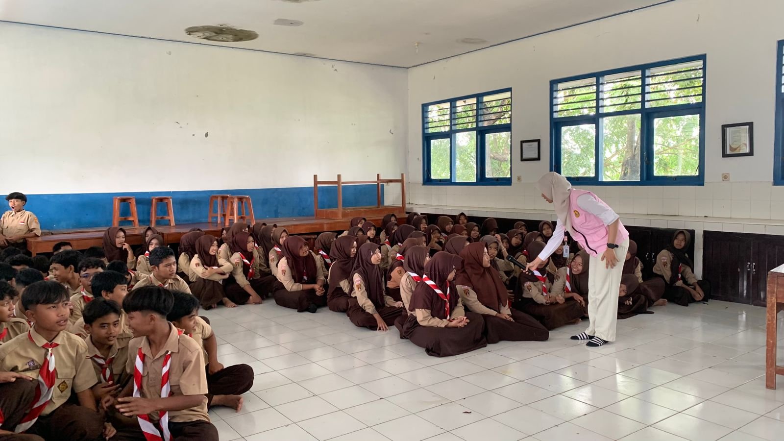 Edukasi kesehatan reproduksi di Smp 4 Belik
