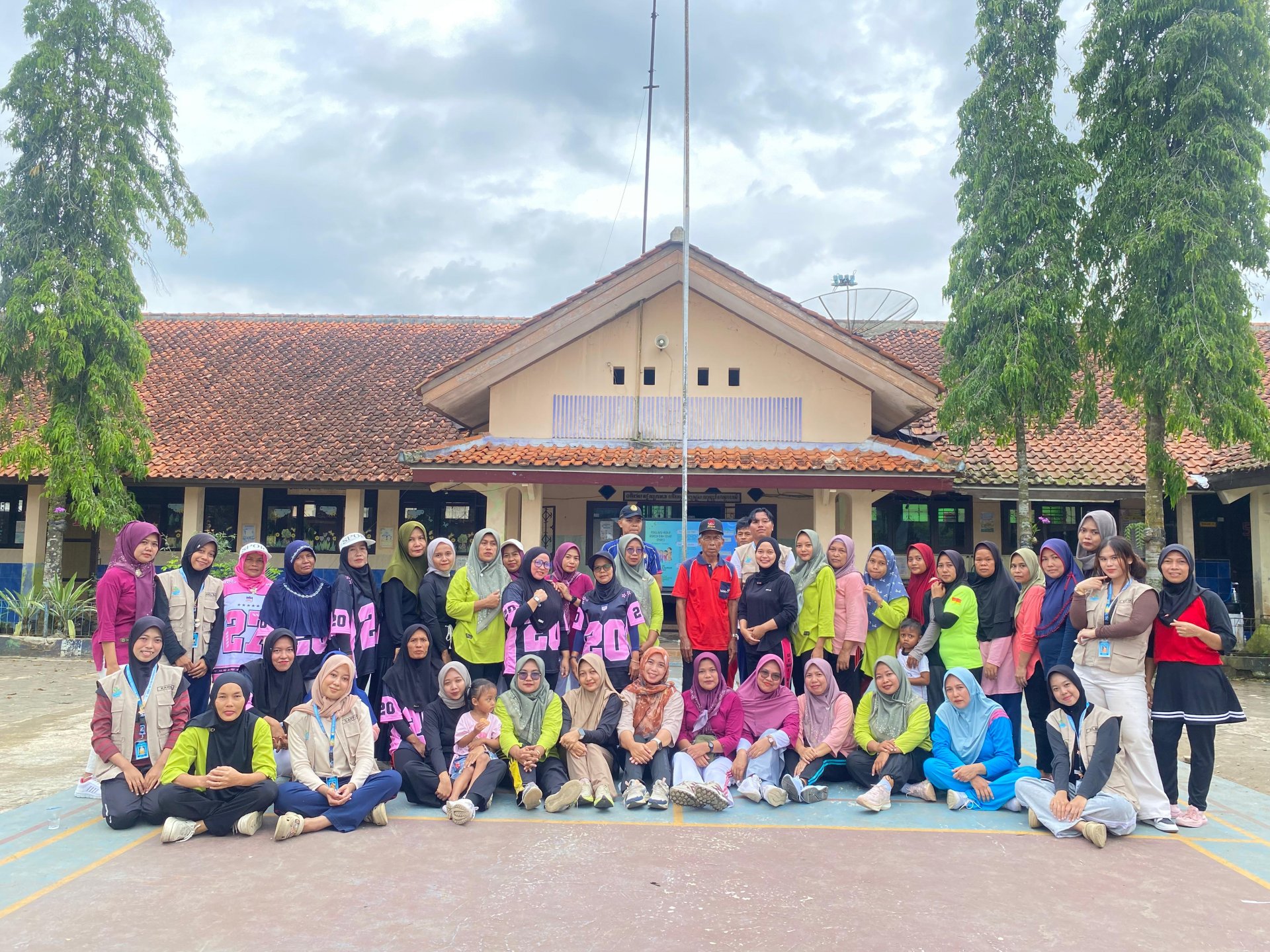 Senam Pagi, Penyuluhan DBD, dan Pengajian Al Barzanzi