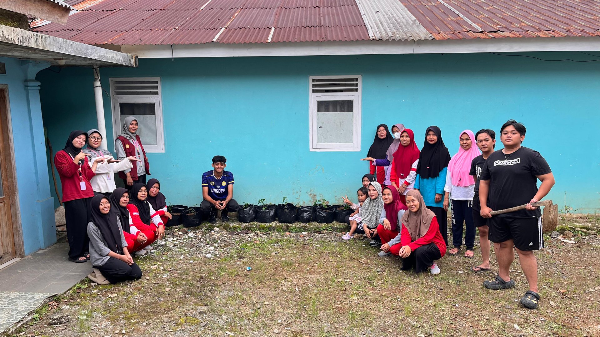 Intensifikasi Pekarangan dengan Penanaman Tanaman Cabai di Planter Bag