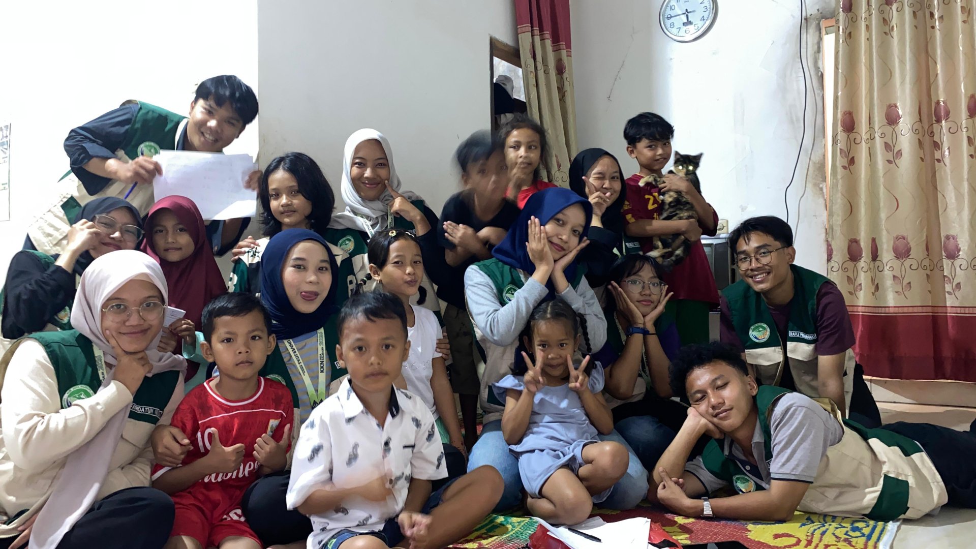 Melaksanakan Bimbel dan penggalangan dana korban bencana alam