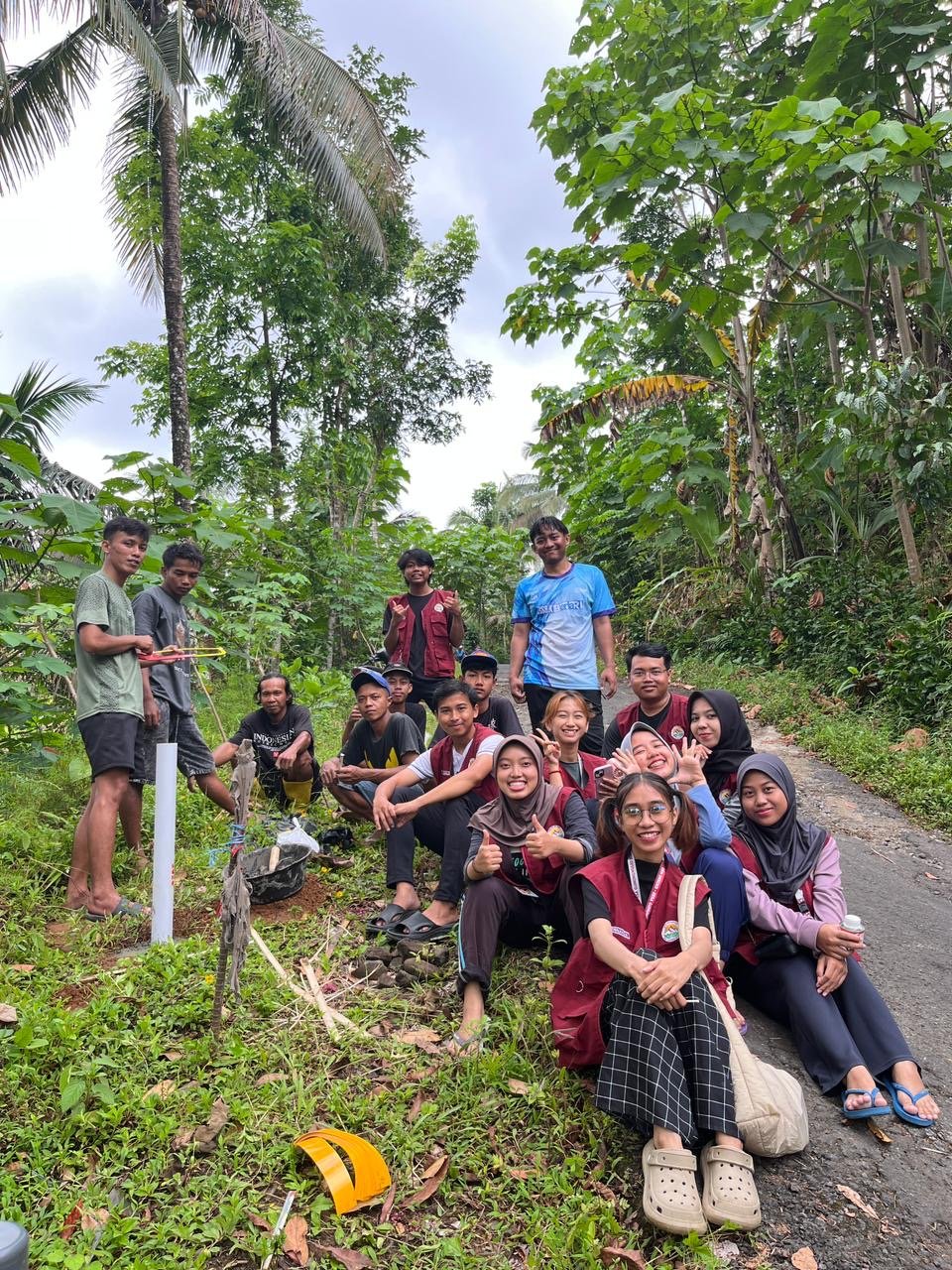 Pemasangan Reflector Jalan