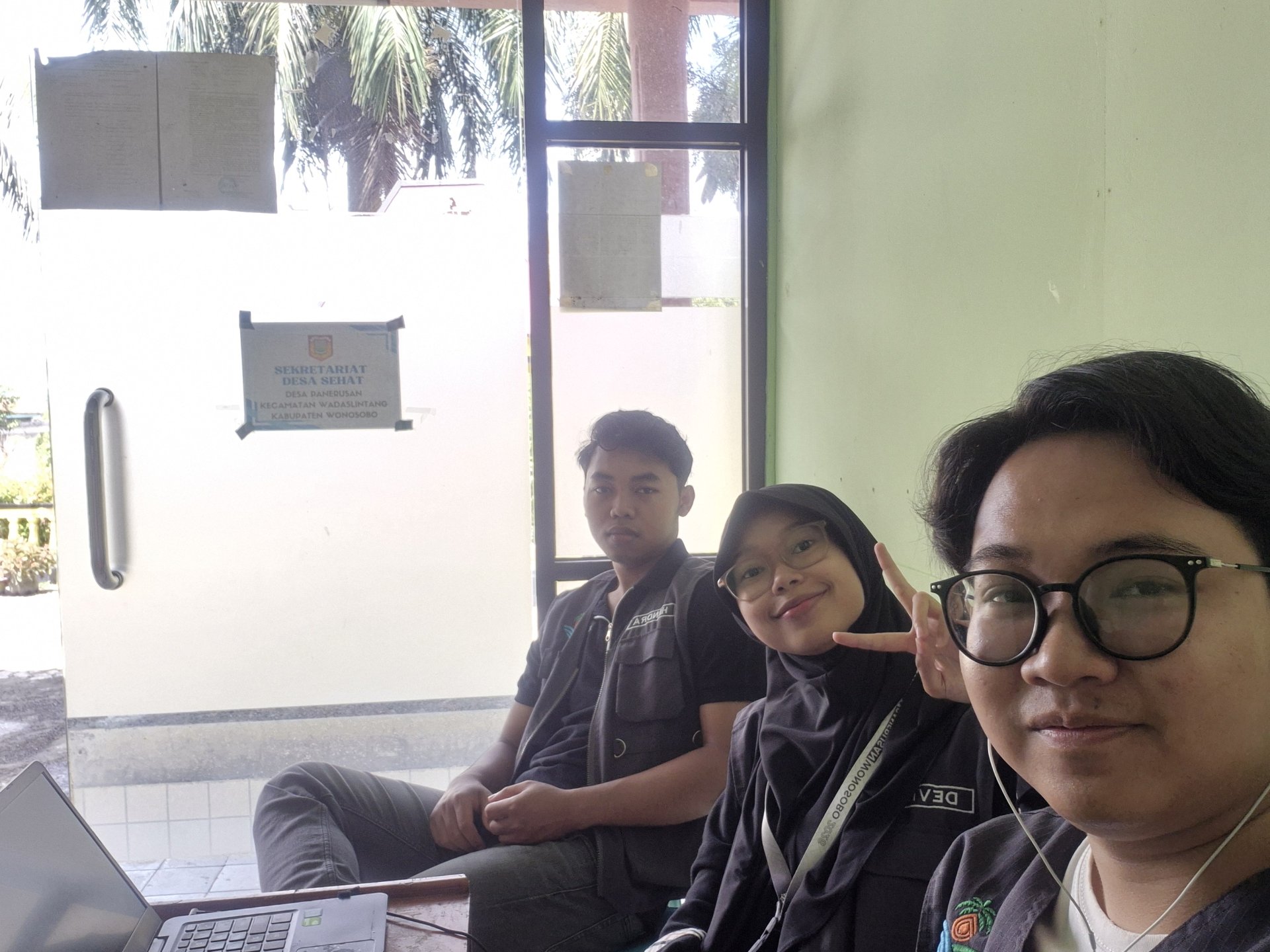 Piket di kantor desa