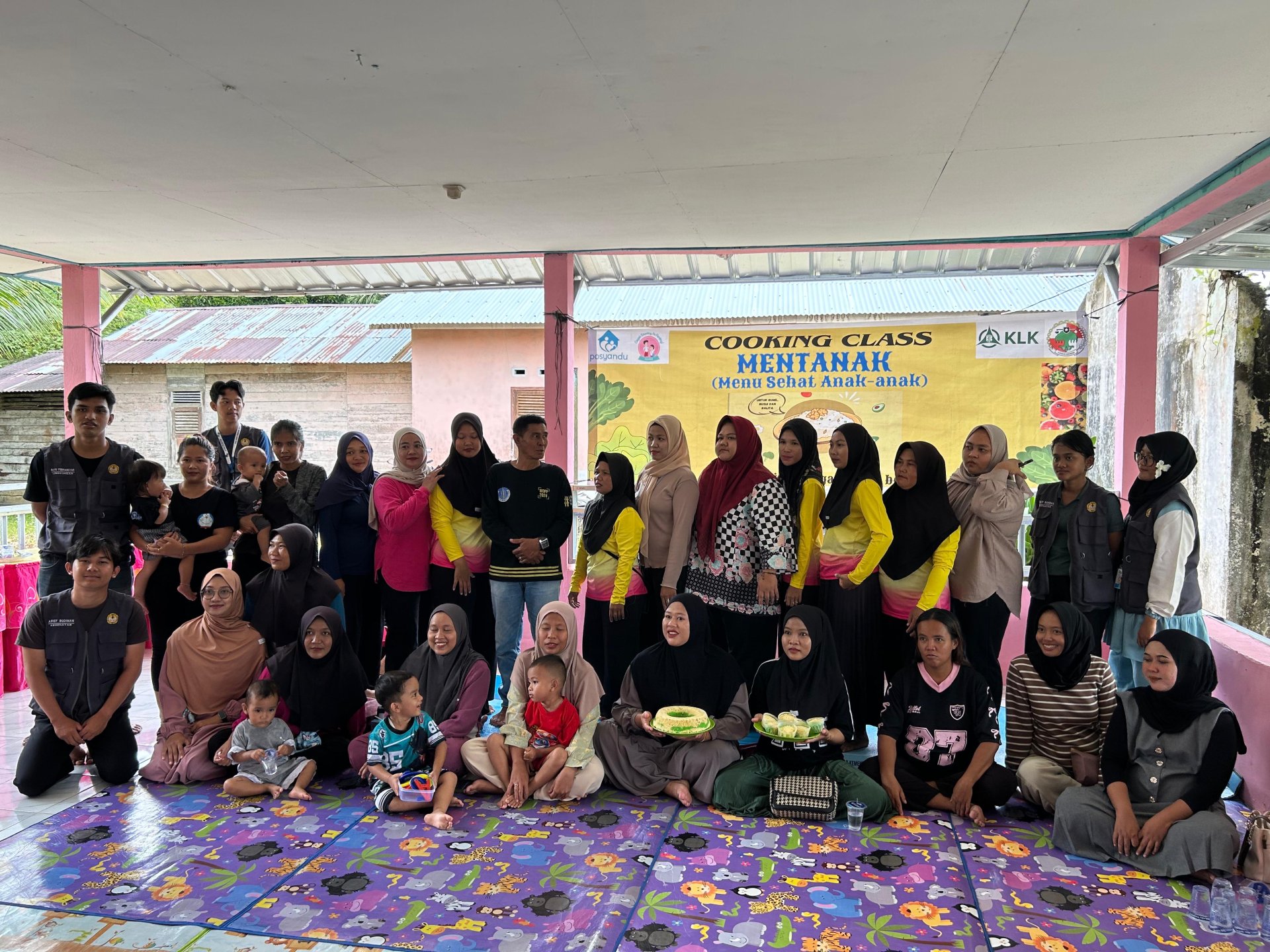 Mengikuti program posyandu