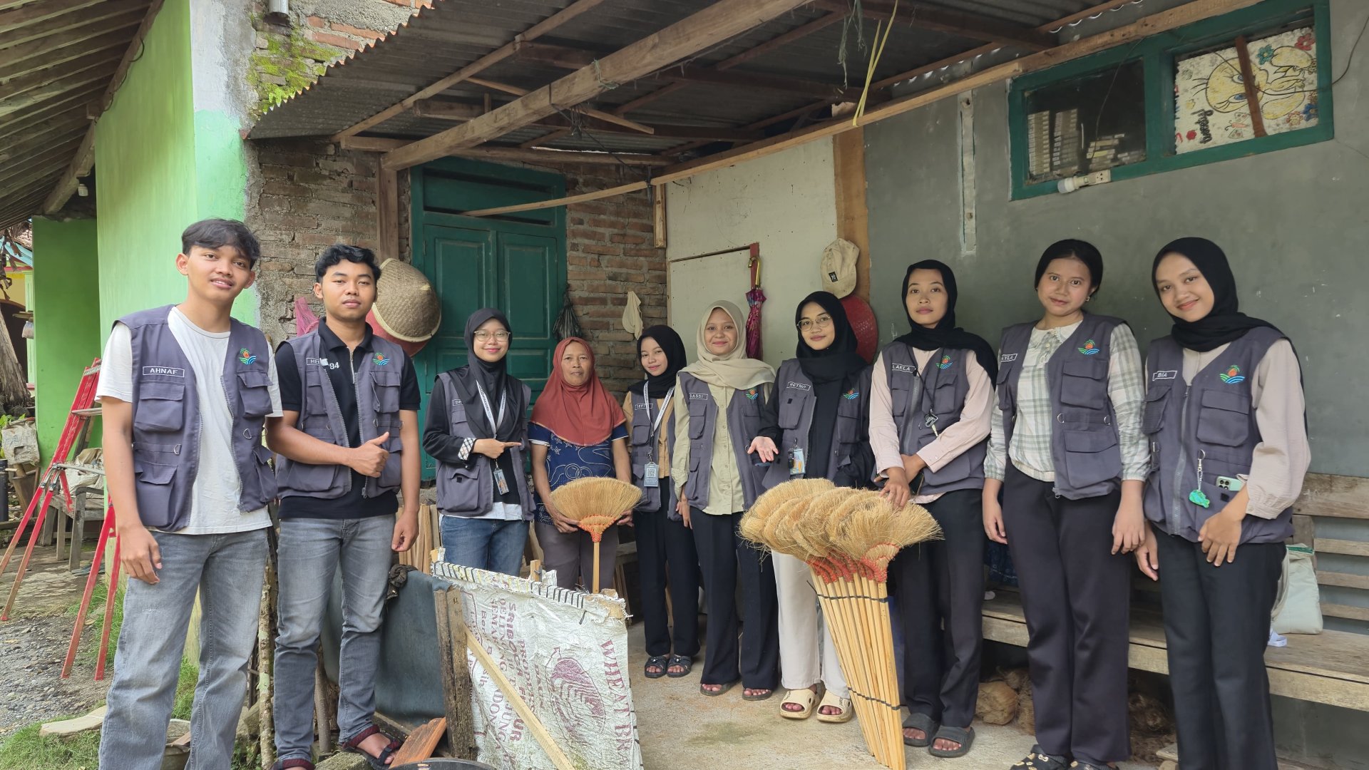 Pendampingan posyandu dan pembuatan video UMKM