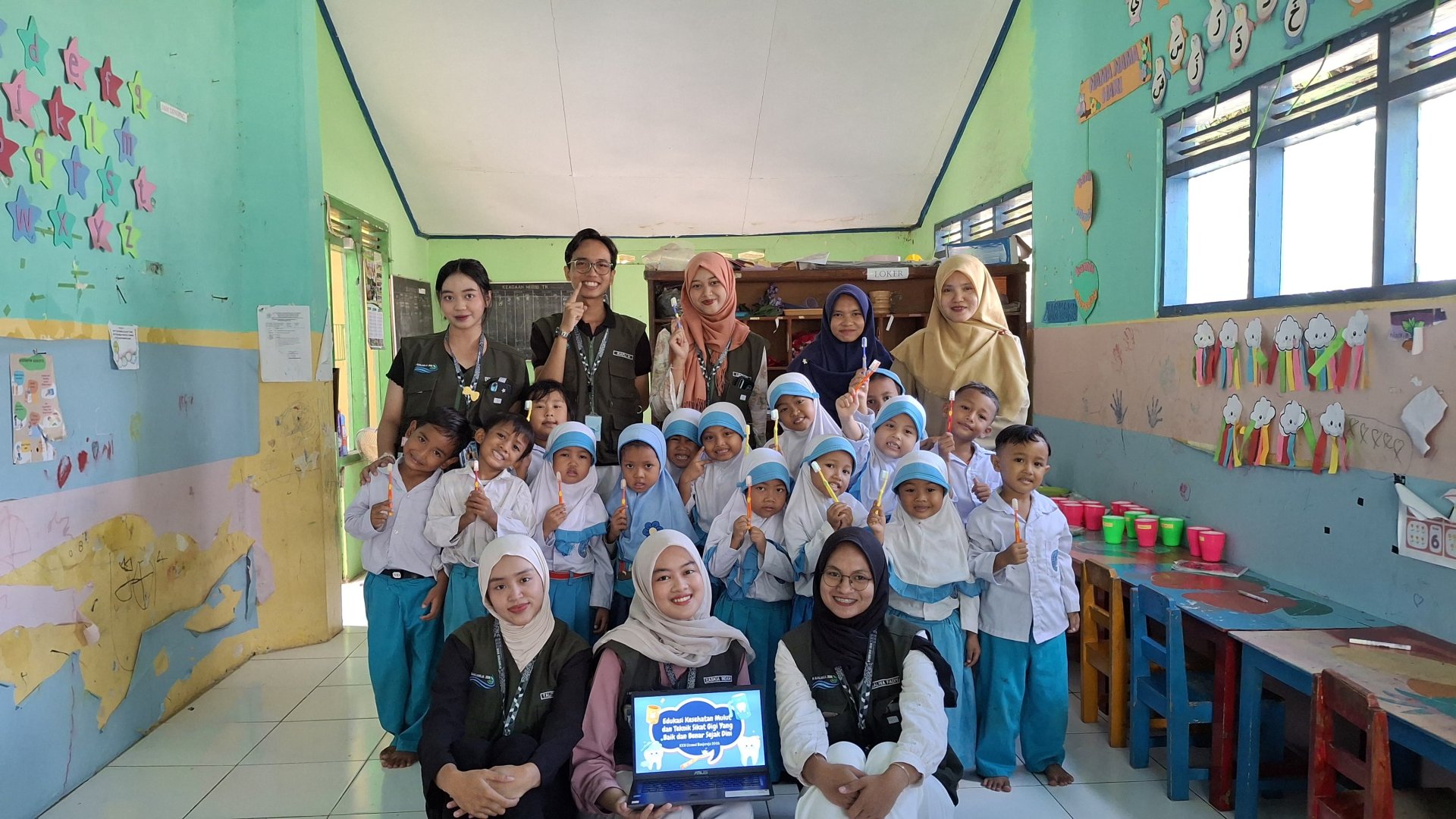 Sosialisasi Kesehatan Melalui Penerapan Sikat Gigi yang Benar