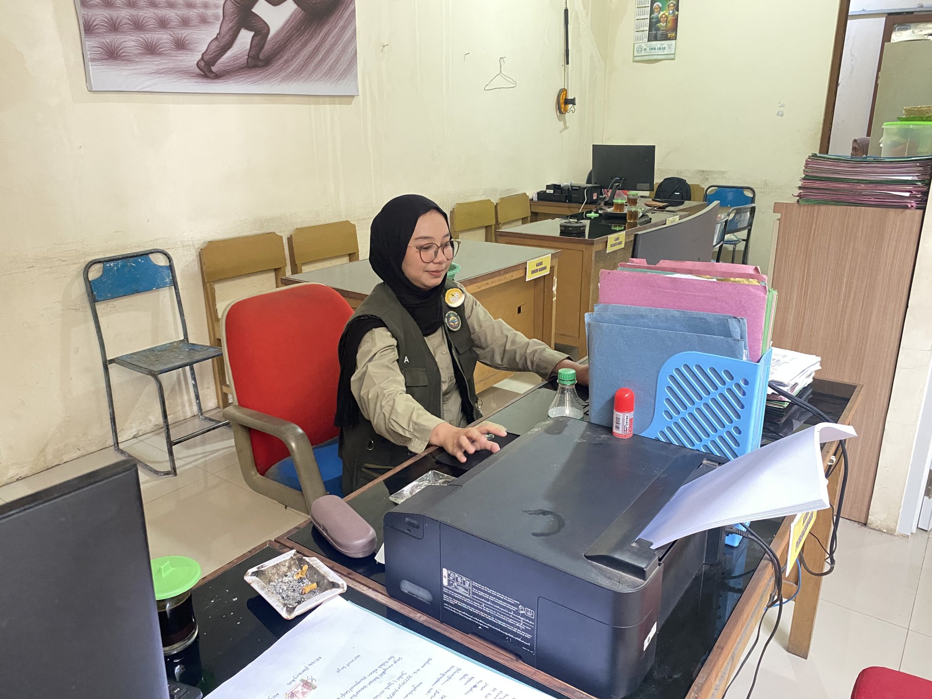 Piket dan Pelayanan Administrasi di Balai Desa Bulakan