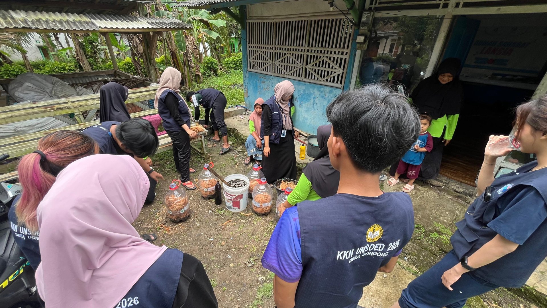 sosialisasi penggunaan pupuk organik cair bersama kwt cahaya gemilang (28 januari 2026)