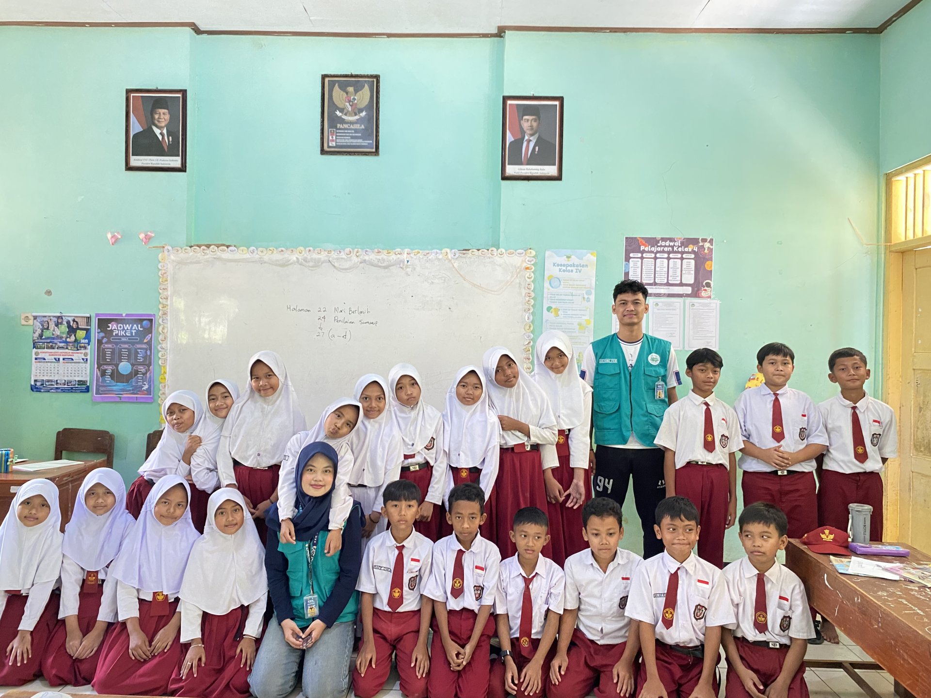 Kegiatan administrasi desa dan literasi sekolah
