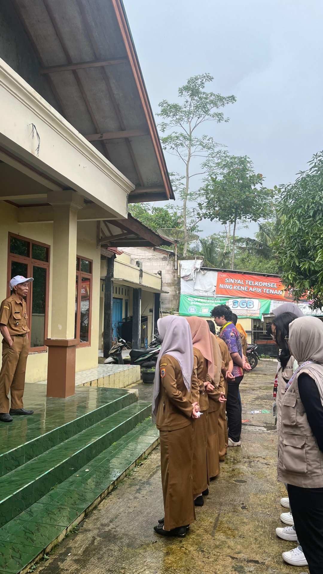 Kegiatan KKN Hari ke 28 Apel Pagi, Koordinasi, Pemetaan Mata Air, Piket Pemdes, Pembuatan Leaflet