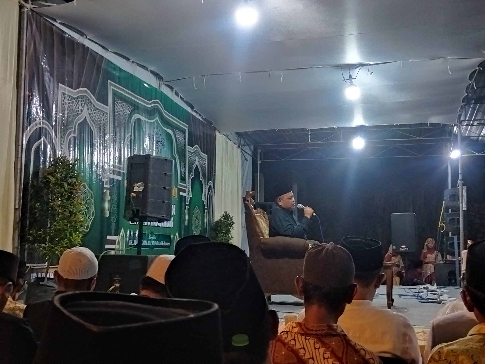 Menghadiri Pengajian Memperingati Malam Nisfu Sya'ban