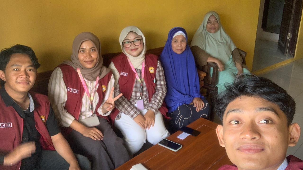 Pembuatan Akun Identitas Kependudukan Digital (IKD) di Balai Desa Tanalum