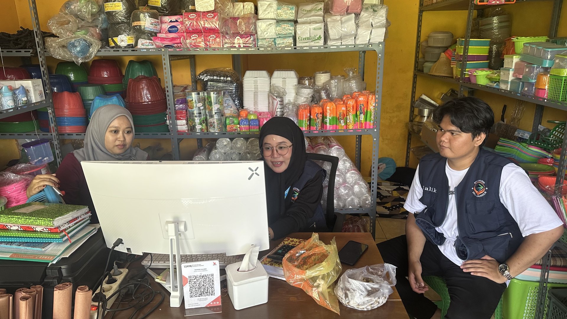 Pendampingan Digitalisasi BUMDes melalui Pembuatan Akun Media Sosial dan Email Resmi