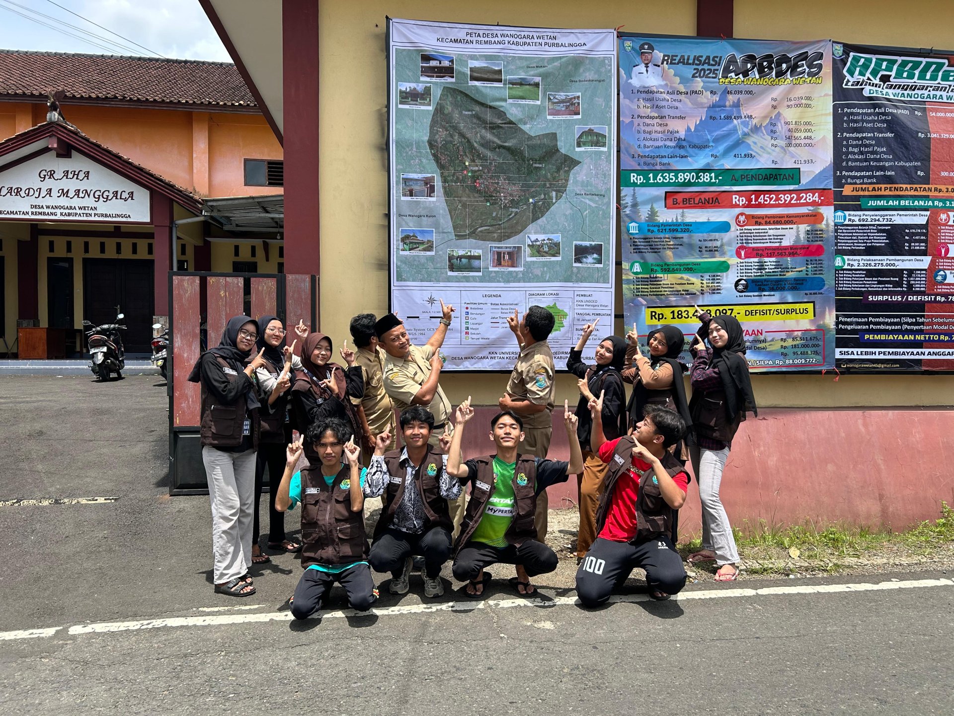 Pemasangan peta desa