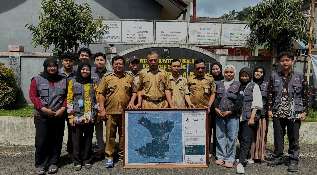 Pemasangan Peta Administrasi Desa