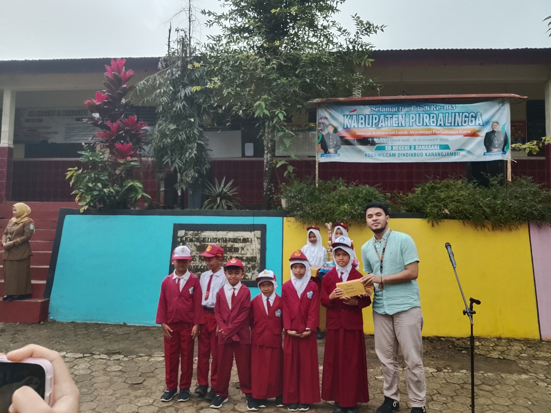 Day-27: Penyerahan Hadiah Sekolah Dasari di SDN 2 Danasari