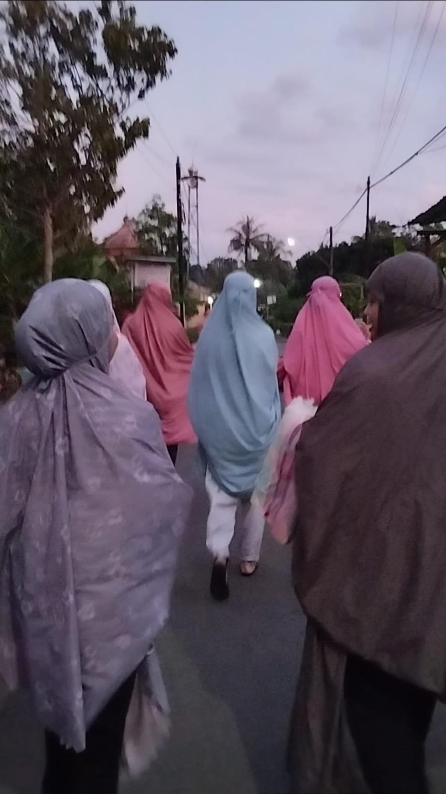 Melaksanakan Rangkaian Ibadah Malam Nisfu Sya'ban Di Mushola Dekat Posko