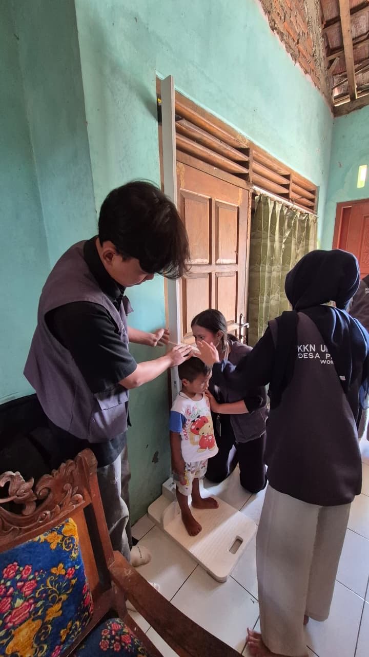 Sosialisasi stunting, pemberian makan tambahan di Posyandu Dusun Panerusan