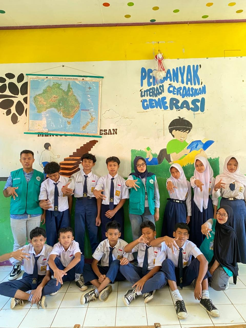 Piket Balai Desa dan Penguatan Literasi Sekolah