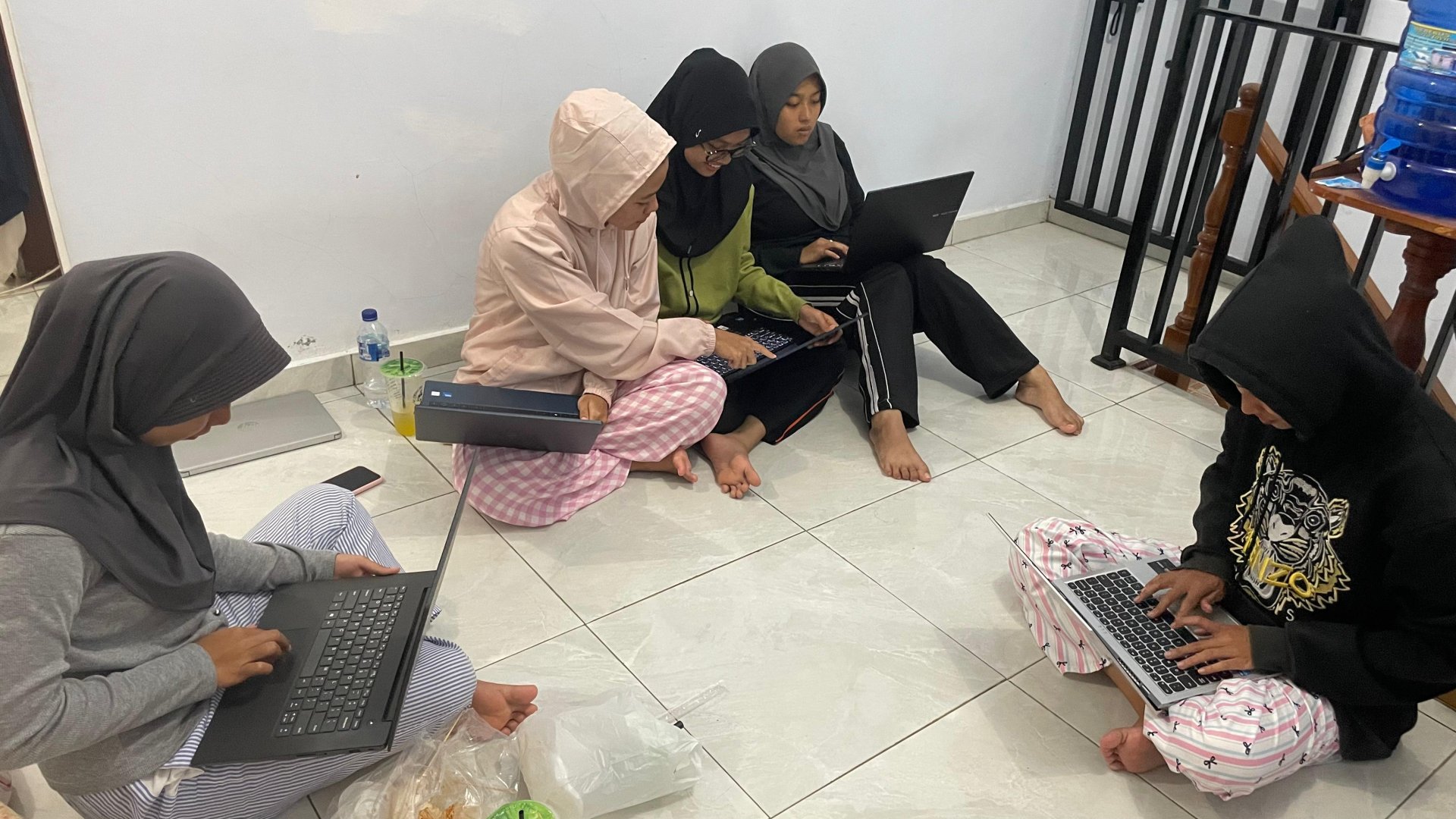 Mengedit video pendampingan UMKM Perintis Makmur