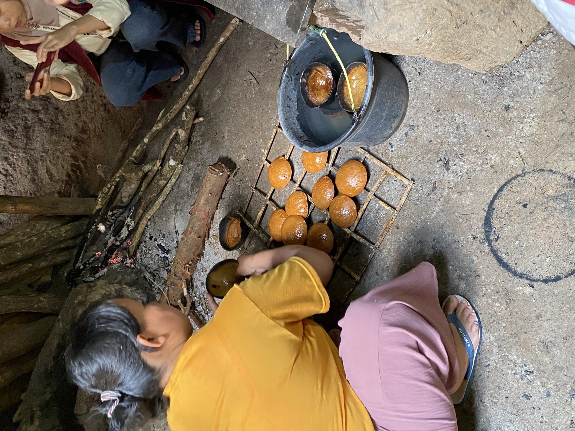 MELAKSANAKAN PROKER EKONOMI PENDAMPINGAN UMKM