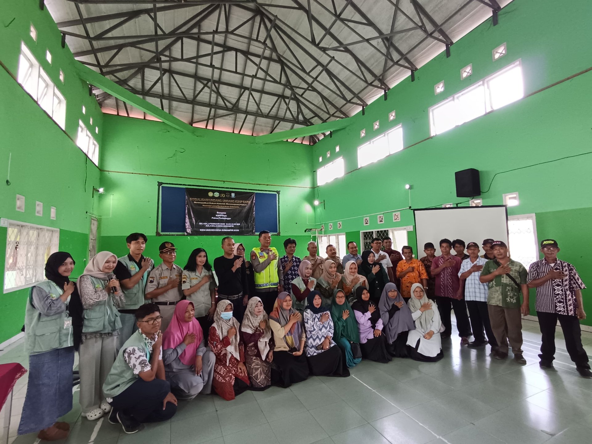 Sosialisasi KUHP Baru dan Peningkatan Kapasitas Hukum Masyarakat Desa Sumampir