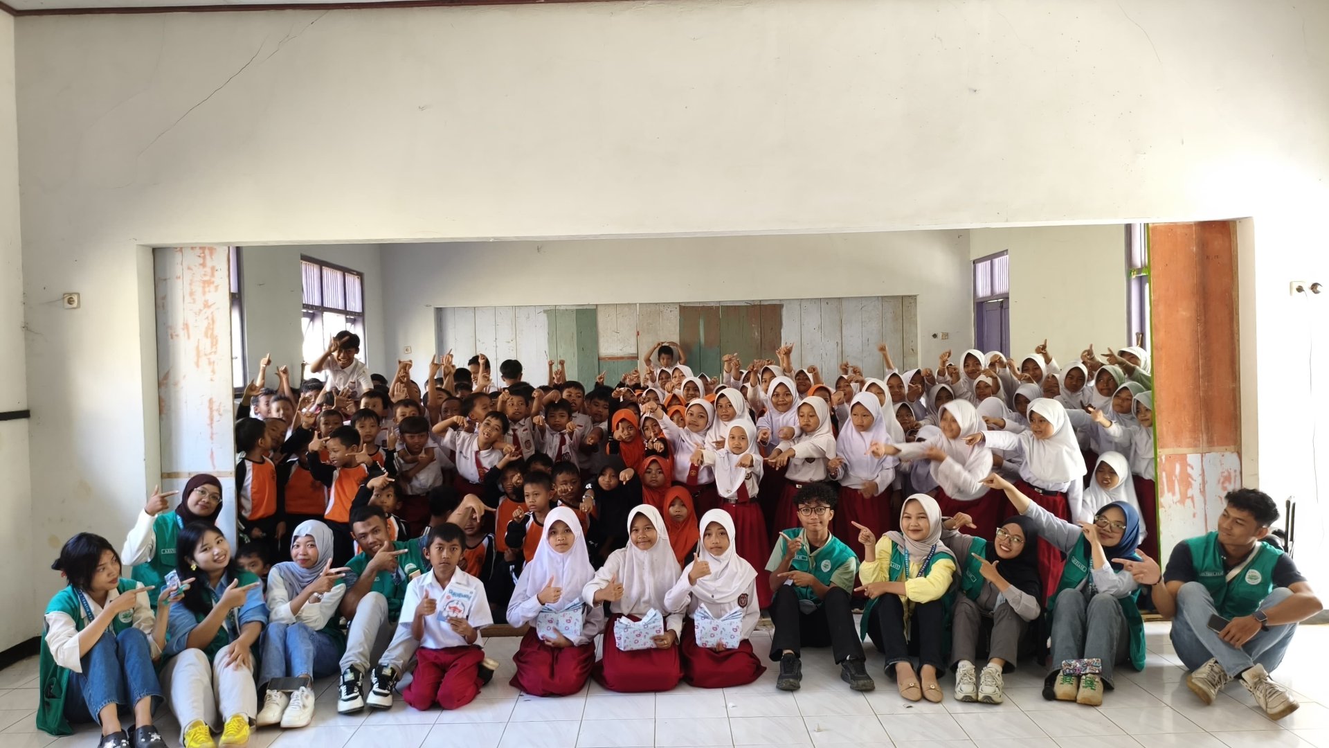 KKN Kemawi Kegiatan Pelayanan Desa dan Literasi Pendidikan