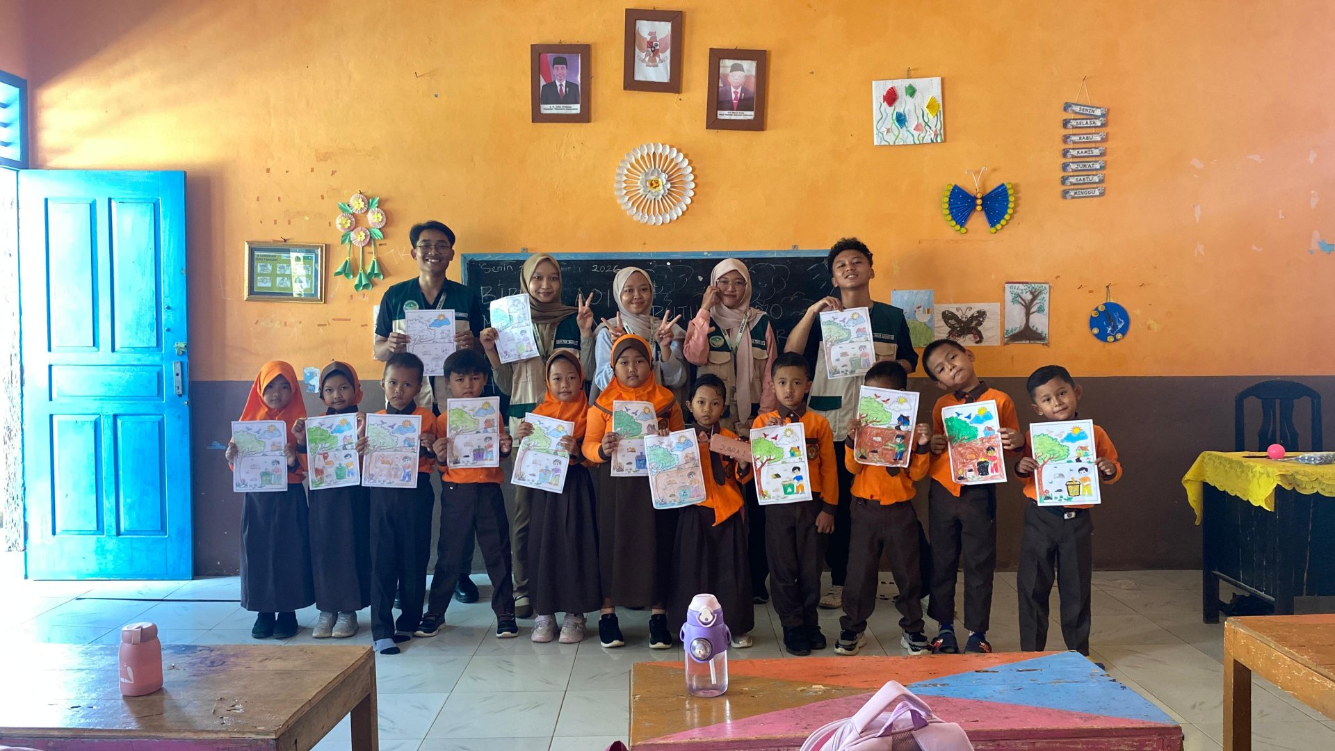 Day 28 KKN Desa Kalisaleh Mengikuti Program Kerja "Lomba Mewarnai TK"