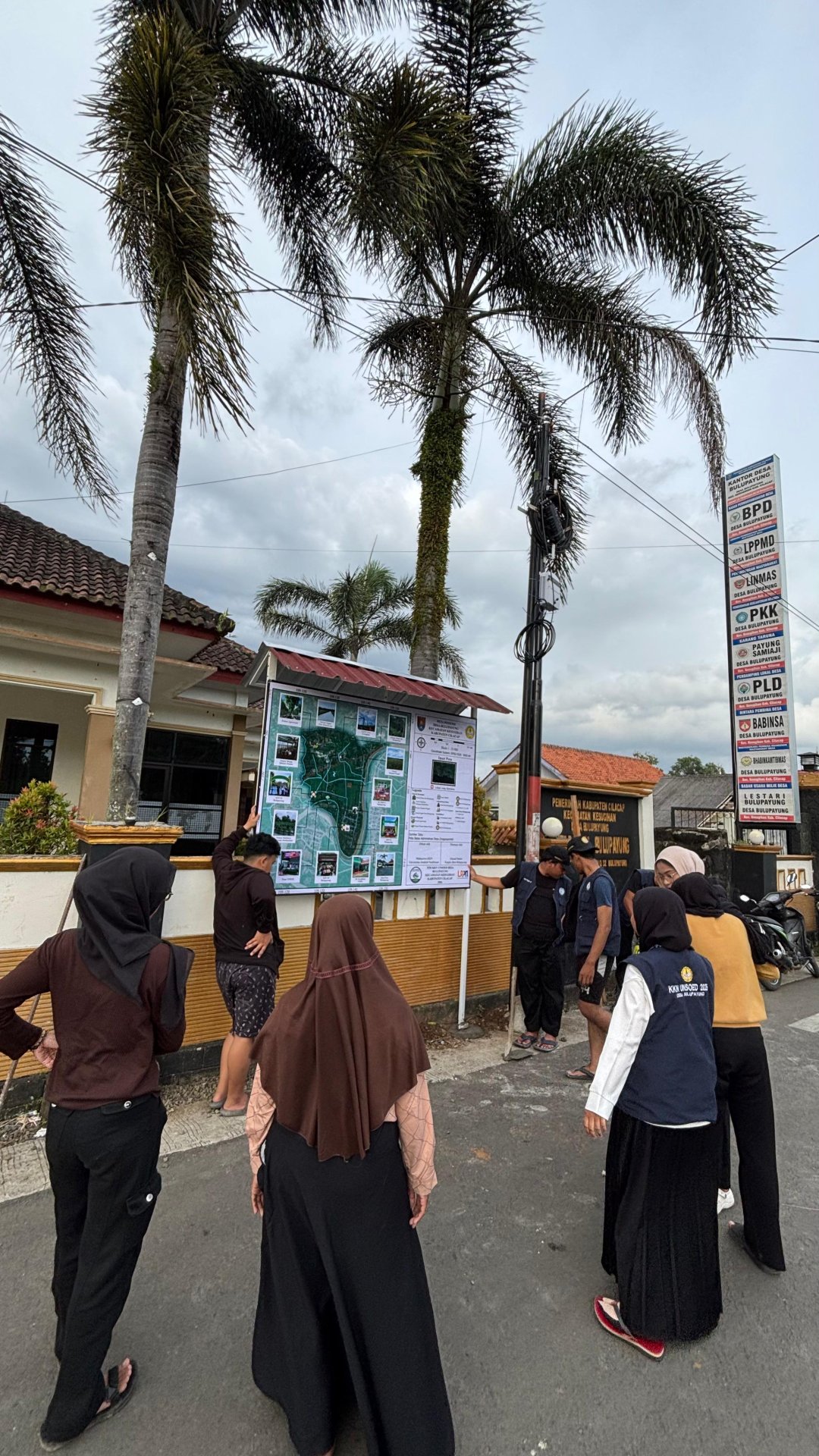 hari ke-28 pemasangan plang peta