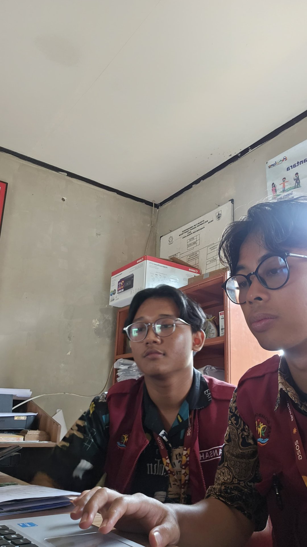 Piket Balai Desa di Desa Gombong