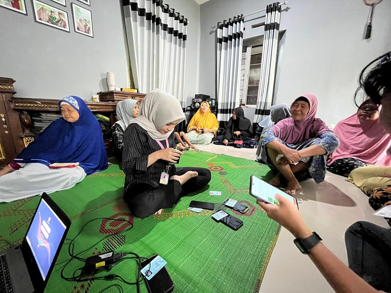 Pembuatan Akun Identitas Kependudukan Digital (IKD) di RT 2