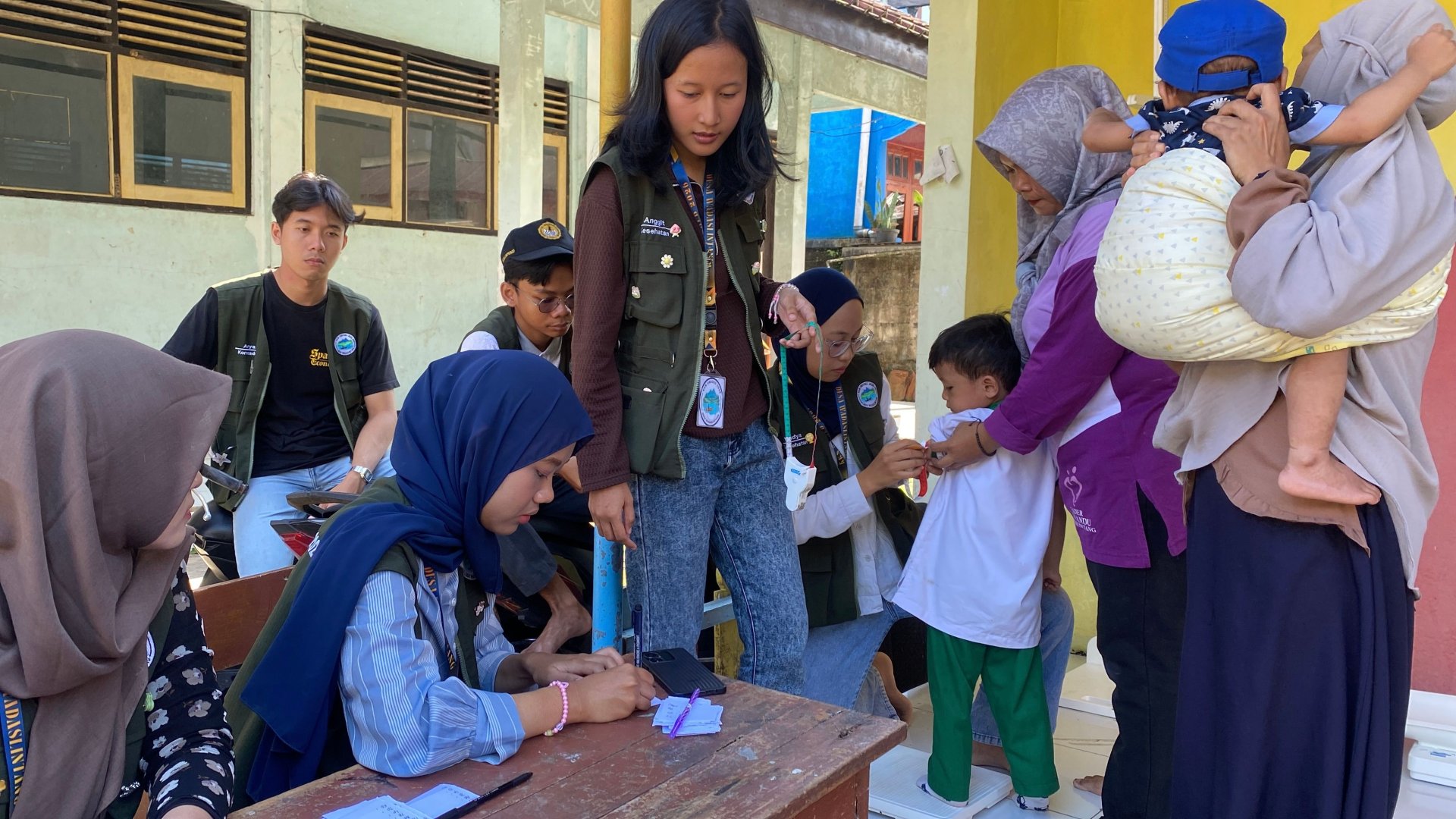 Pendampingan Posyandu Balita dan Lansia di Tiga RW