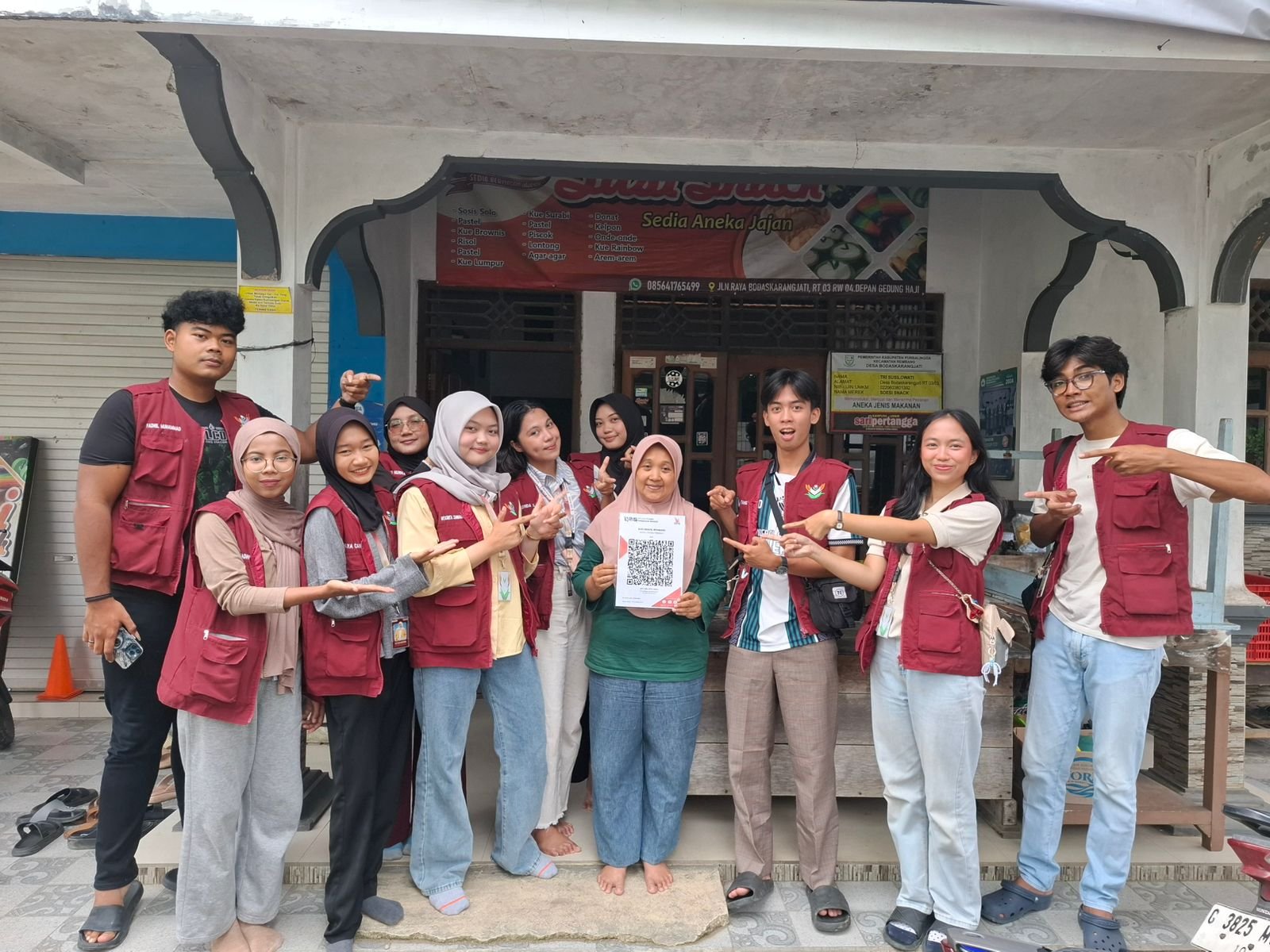 PENDAMPINGAN PEMBUATAN QRIS BAGI UMKM "SUSI SNACK" DESA BODASKARANGJATI