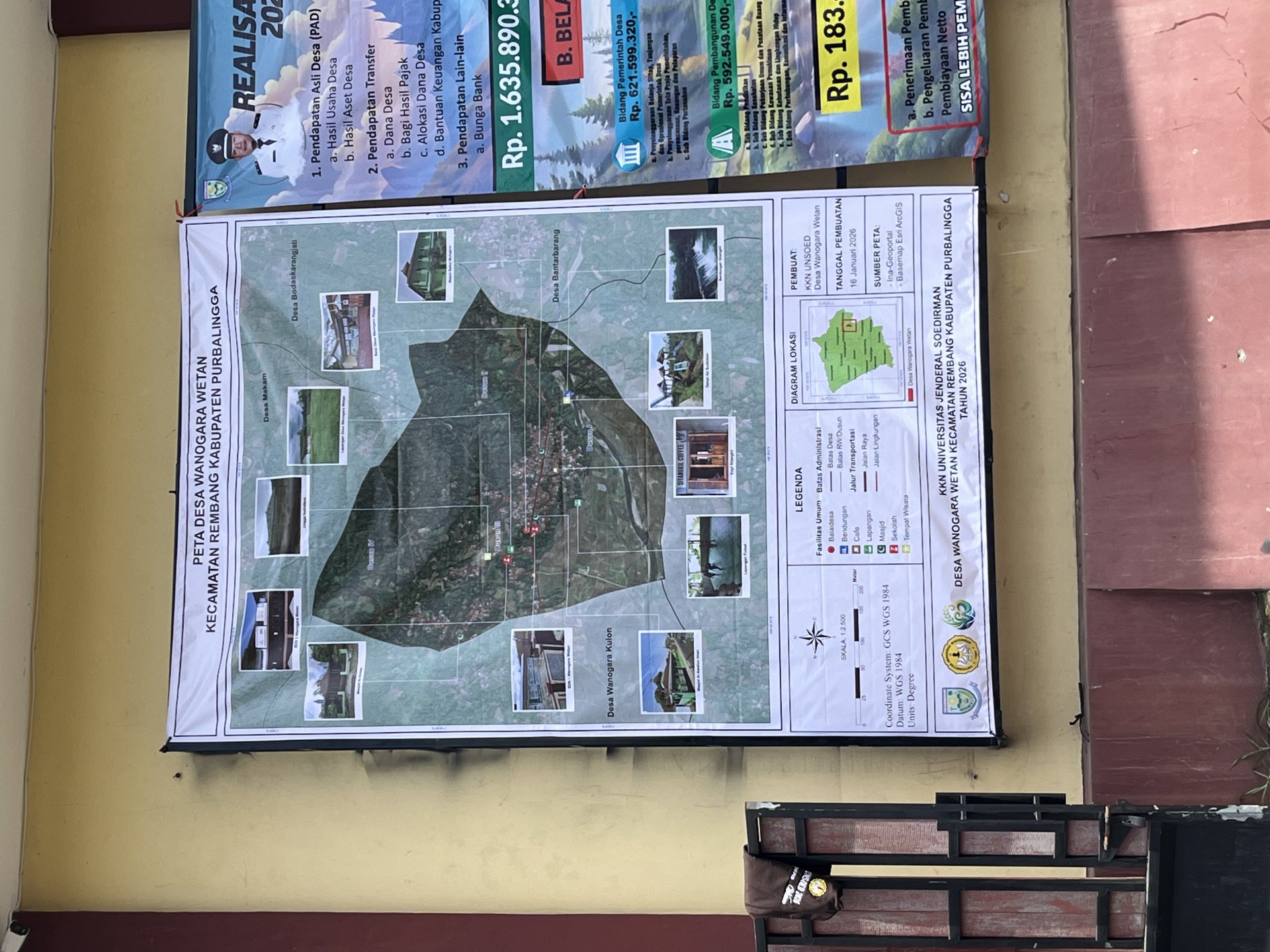 Pemasangan Peta Desa Wanogara Wetan oleh Mahasiswa KKN UNSOED 2026