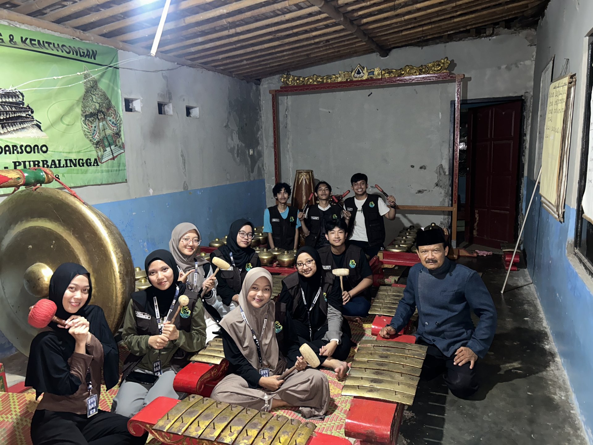 Latihan Karawitan Bersama Ki Dalang Sumitro